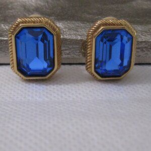 EUC Swan Stamped Rectangle Gold Tone Swarovski Blue Crystal Clip on Earrings